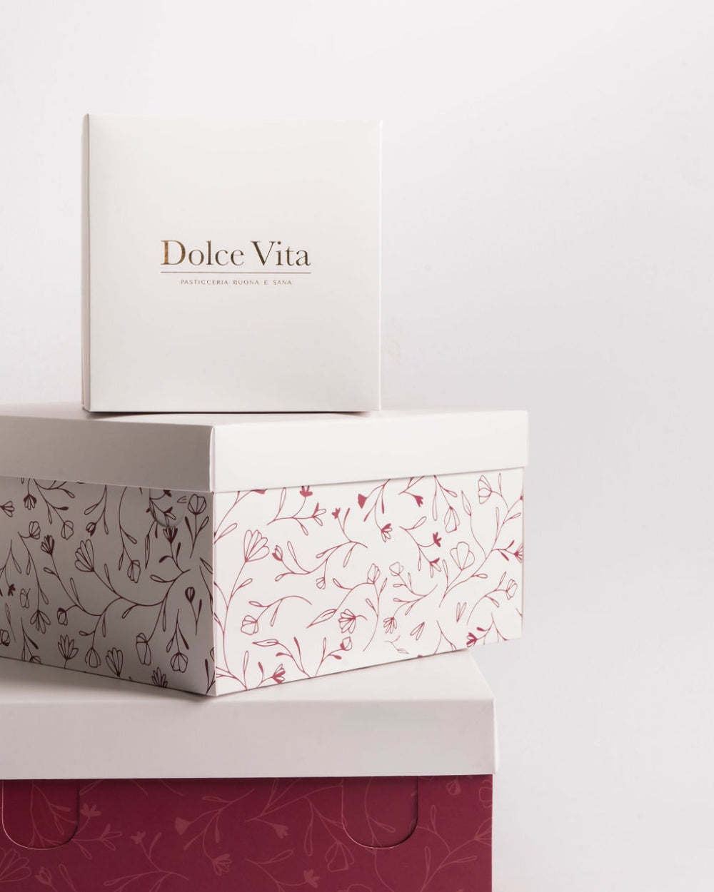 Pila de cajas de Dolce Vita.