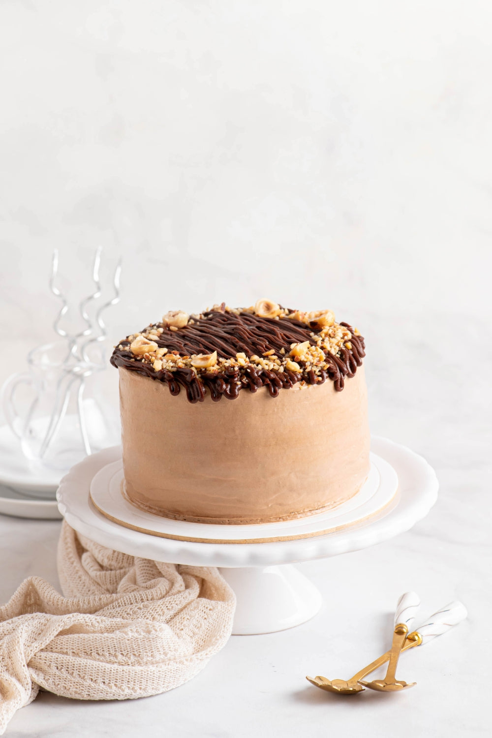 Mini torta de moka sobre un parante. 