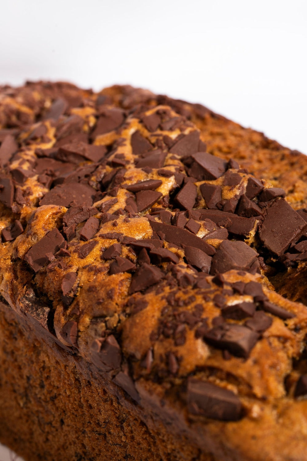 Acercamiento de la superficie de un queque de plátano. 