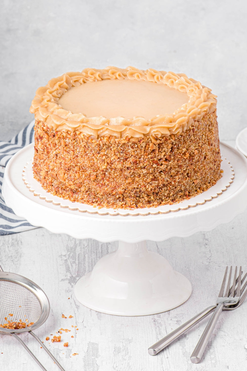 Torta de zanahoria sobre un parante.